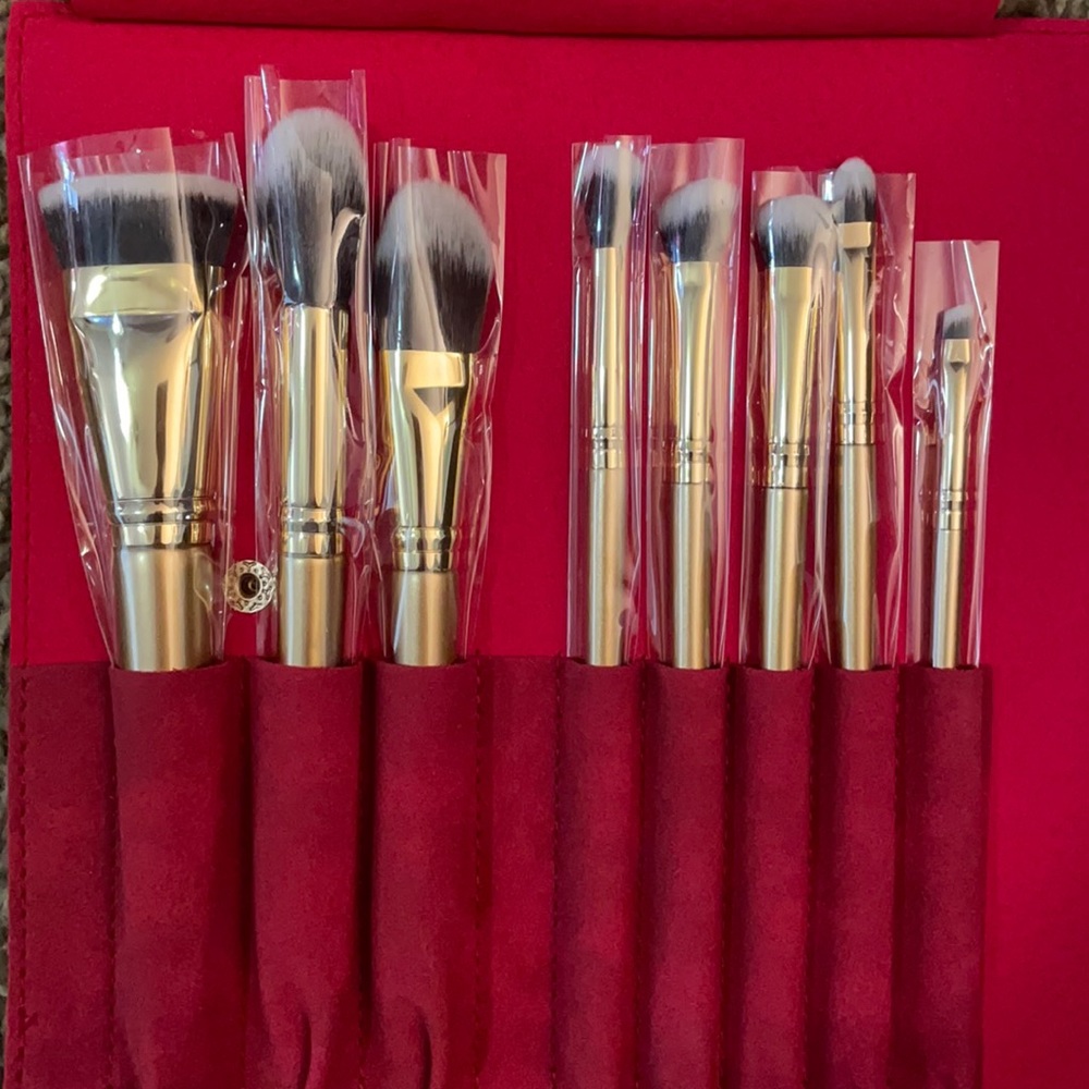 LUXIE Brush Set - Picture 2 of 2